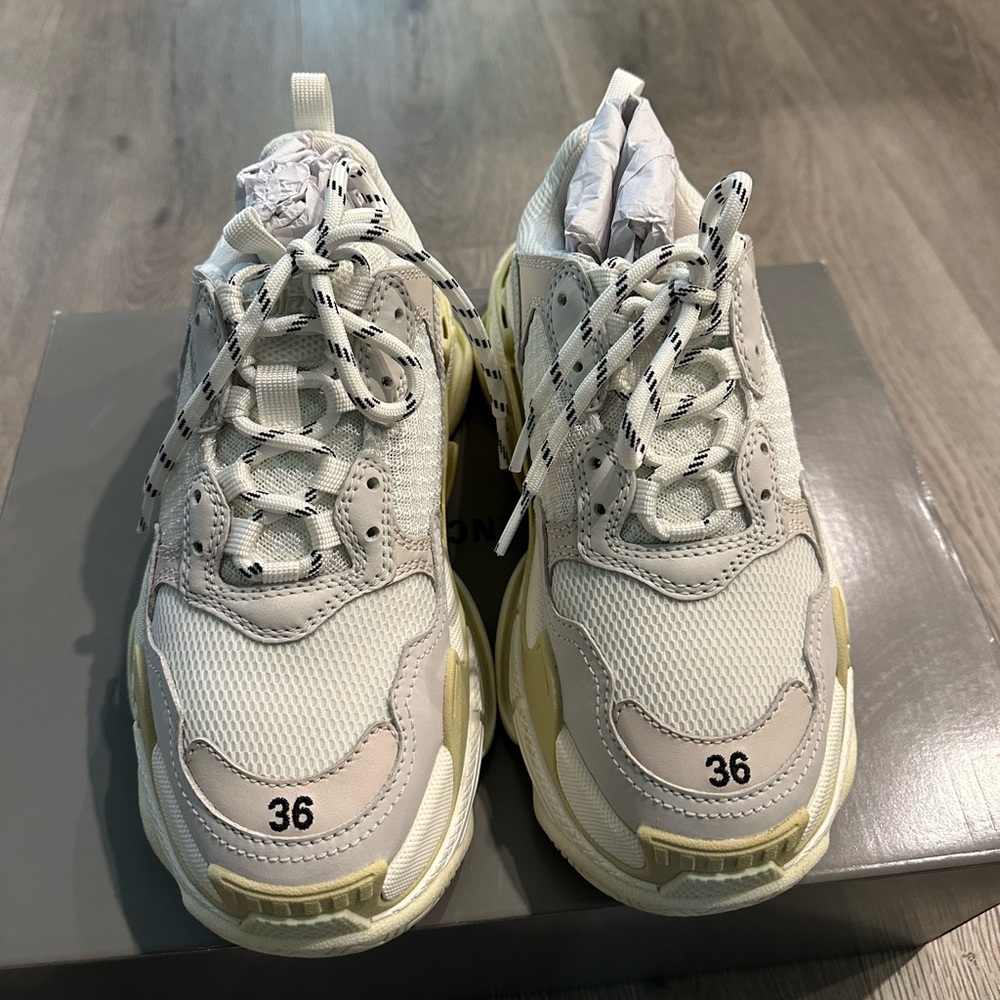 100% authentic balenciaga sneaker 36 only wear once’